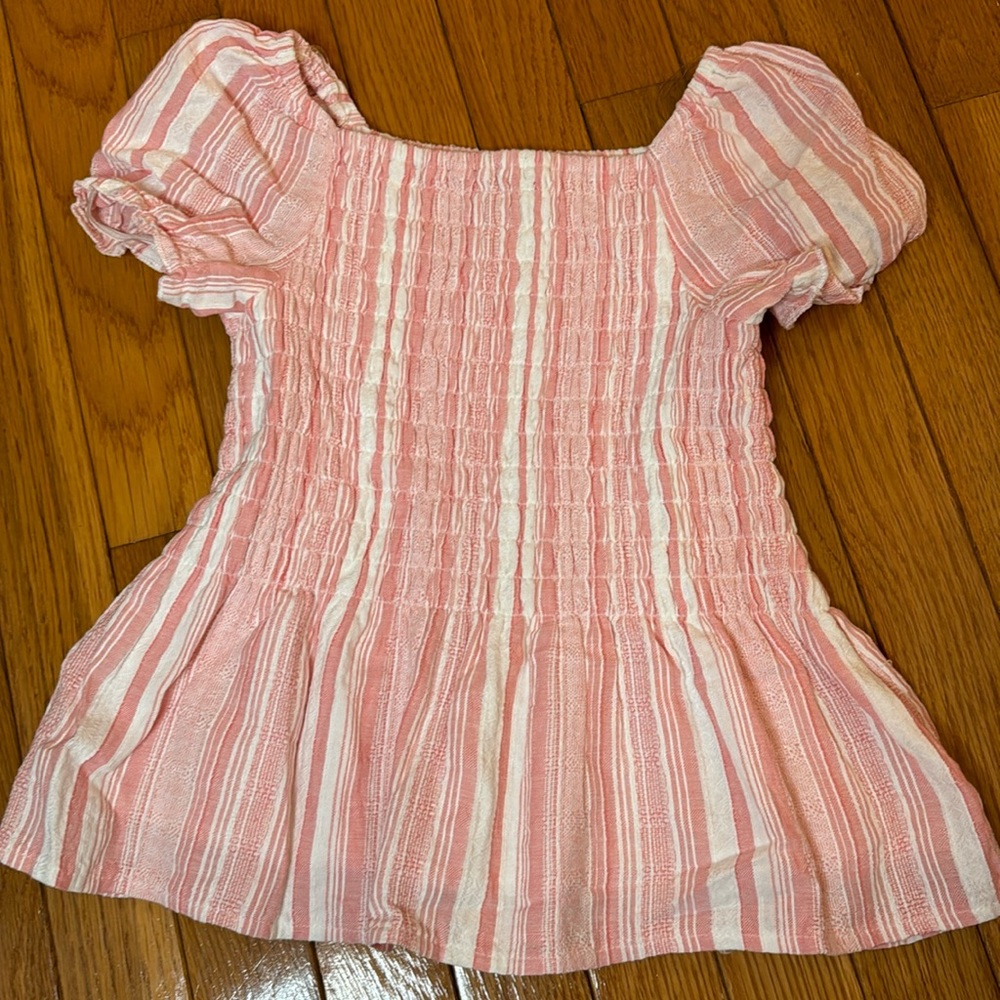 Very cute pink and white puff sleeves blouse.